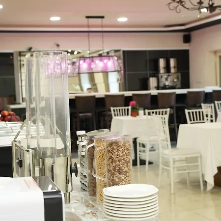 Panzió Sn And Restaurant 3*